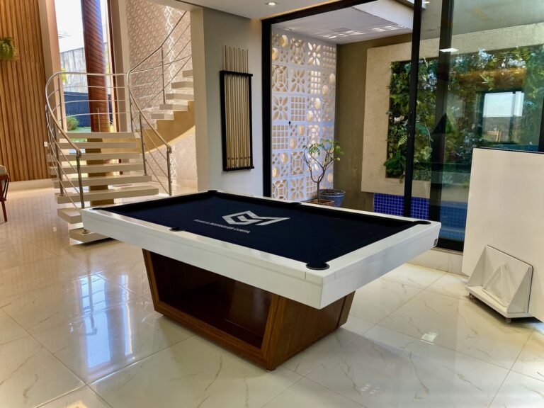 Mesa de sinuca fabricada pela Drumond Sports